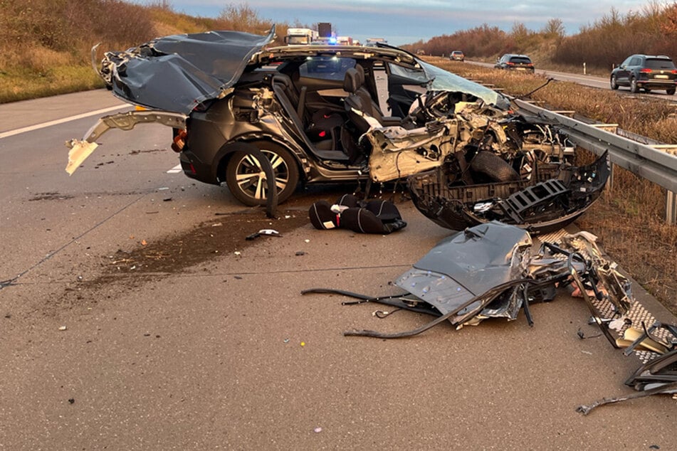 Unfall A14: Nächster Crash nach Sekundenschlaf-Unfall auf A14: Peugeot kracht in Stauende