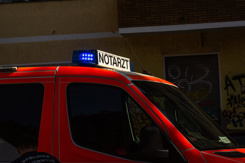 Am 6. April war der 84-Jährige in Spandau von einem Auto angefahren worden. (Symbolbild)
