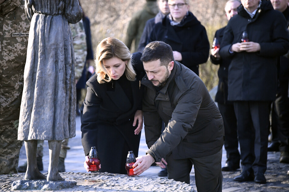 ie ukrainische First Lady Olena Zelenska (l.),und Wolodymyr Selenskyj (45, r.), Präsident der Ukraine bei einer Gedenkveranstaltung zum Holodomor.