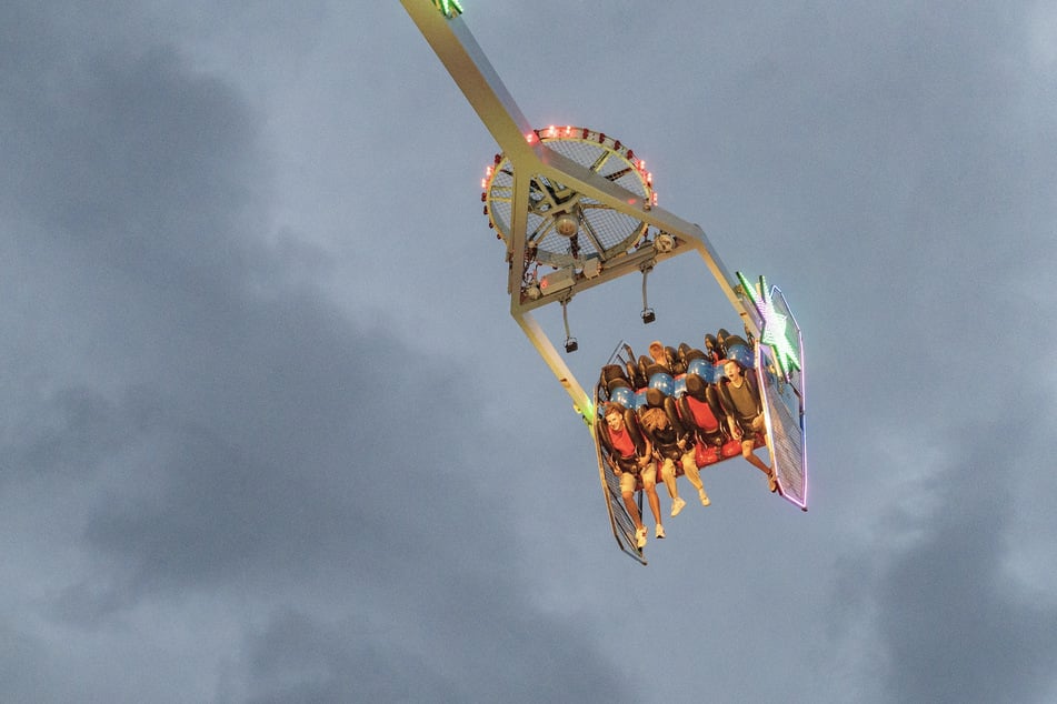 Auf dem Volksfestgelände geht es hoch hinaus. (Archivbild)