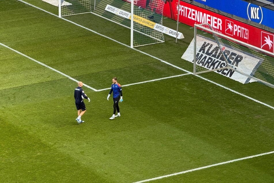 Robin Himmelmann macht sich bereit für sein KSC-Debüt.