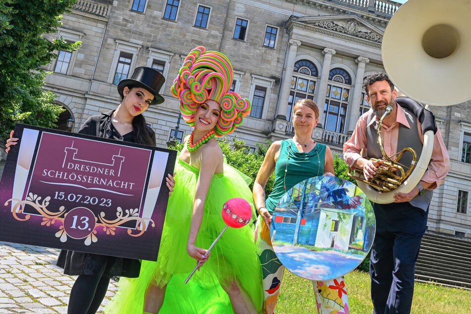 Schornsteinfeger und Candy-Girl von der Company "Art of Choise", Malerin Beate Bilkenroth und Musiker Marc Hartmann (v.l.) freuen sich auf die 13. Schlössernacht.