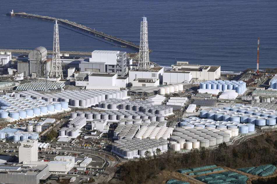 Ein Teil des Kernkraftwerks Fukushima Daiichi. Japans Regierungschef Fumio Kishida hat im Vorfeld der geplanten Einleitung aufbereiteten Kühlwassers ins Meer die Atomruine Fukushima besucht.