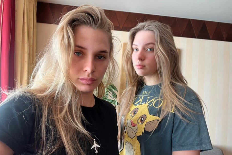 Dayana (22, l.) und ihre Schwester Ivanna (15, r.) nach ihrer Ankunft in Lyon.