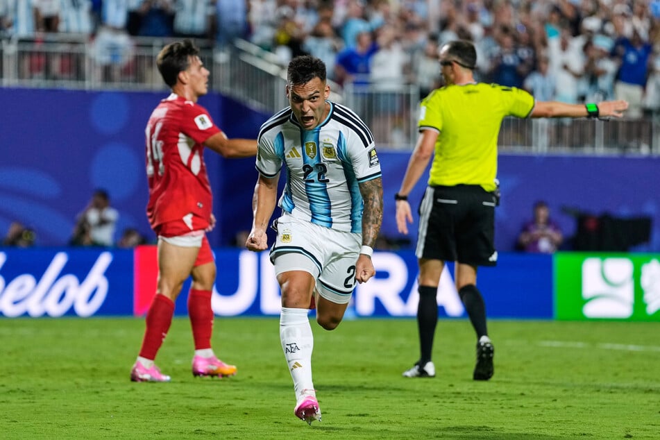 Schnürte den Sack mit dem Treffer zum 3:1 gegen die Schweiz zu: Argentiniens Lautaro Martínez (28).