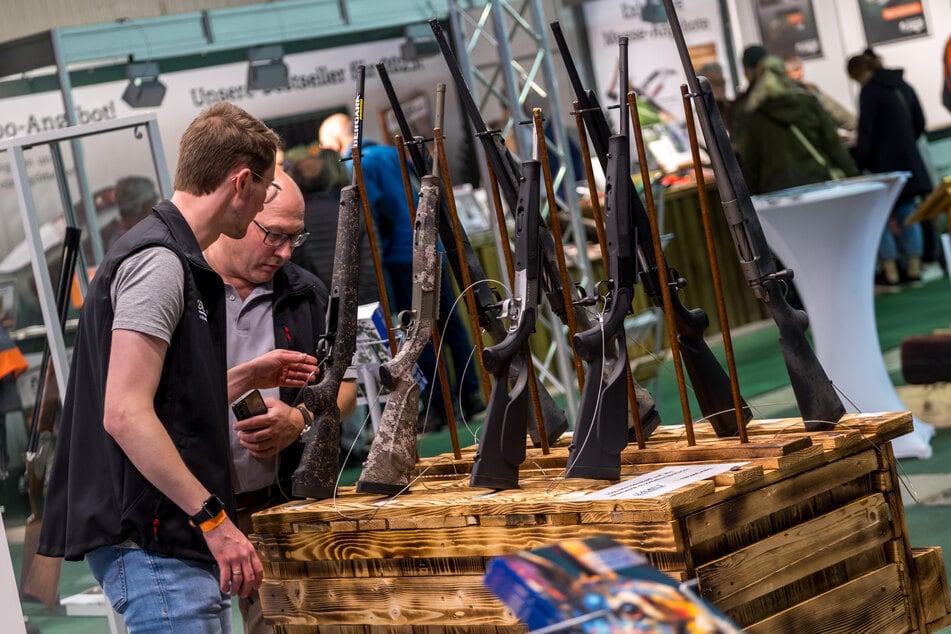 Rund 250 Aussteller sind in diesem Jahr vertreten. Besucher erwarten unter anderem eine Vielzahl an Waffen-, Optik- und Ausstattungsanbieter.