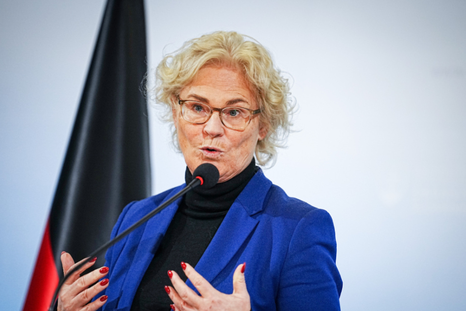 Bundesverteidigungsministerin Christine Lambrecht (57, SPD) hat sich bereits mehrere Fehltritte erlaubt.