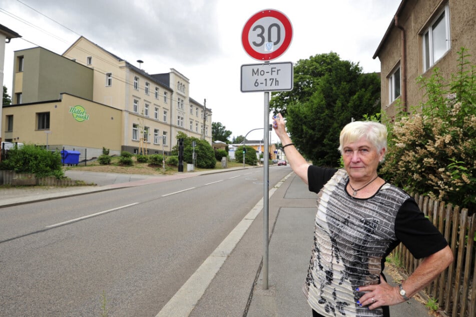 Marion Grund (74) aus Chemnitz wurde am Karfreitag an der Grundschule Mittelbach geblitzt.