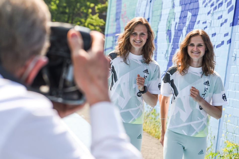 Die Zwillinge Deborah (l.) und Rabea Schöneborn (28) haben sich für den Marathon am Montag eine Kühlstrategie zurechtgelegt.