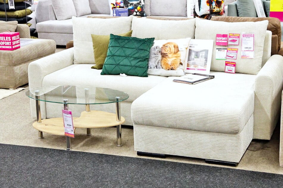 Bei Möbel Boss könnt Ihr extra am Sonntag (30.11.) shoppen und mächtig sparen