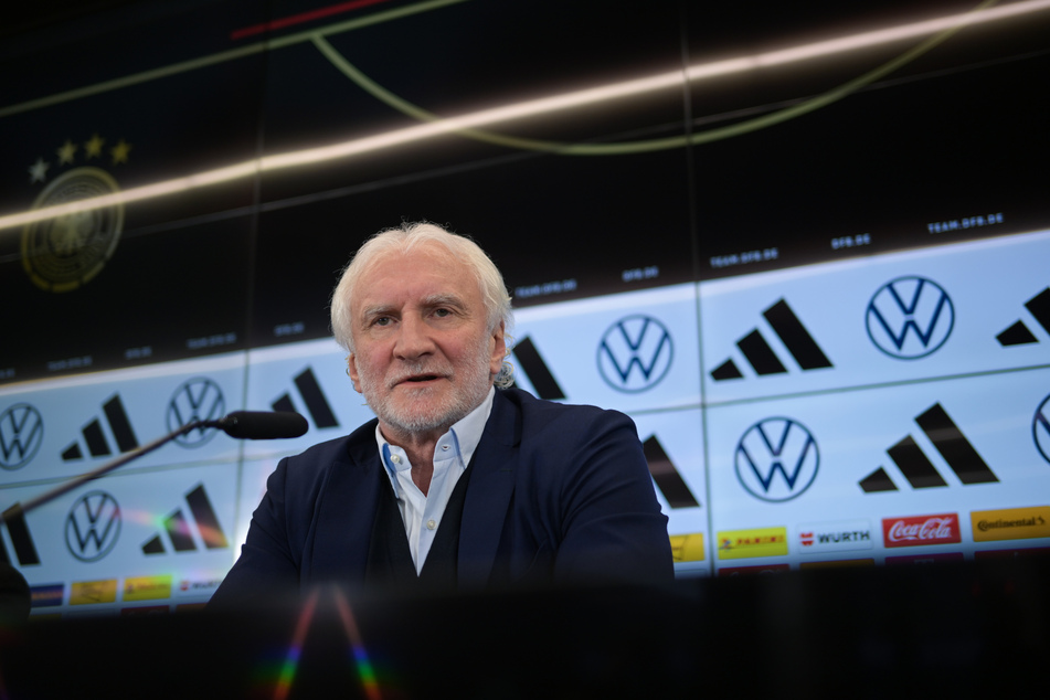 Sachlich, ruhig und voller Selbstbewusstsein: Der neue DFB-Direktor Rudi Völler (62) blickt positiv in die Zukunft.