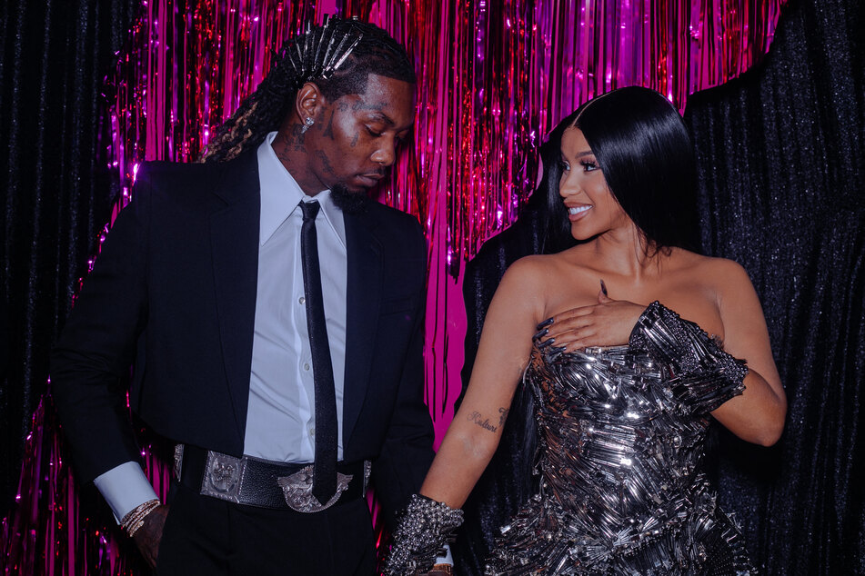 Rappers Cardi B (r.) and Offset (l.) attended a New York Knicks game together, sparking reunion rumors!