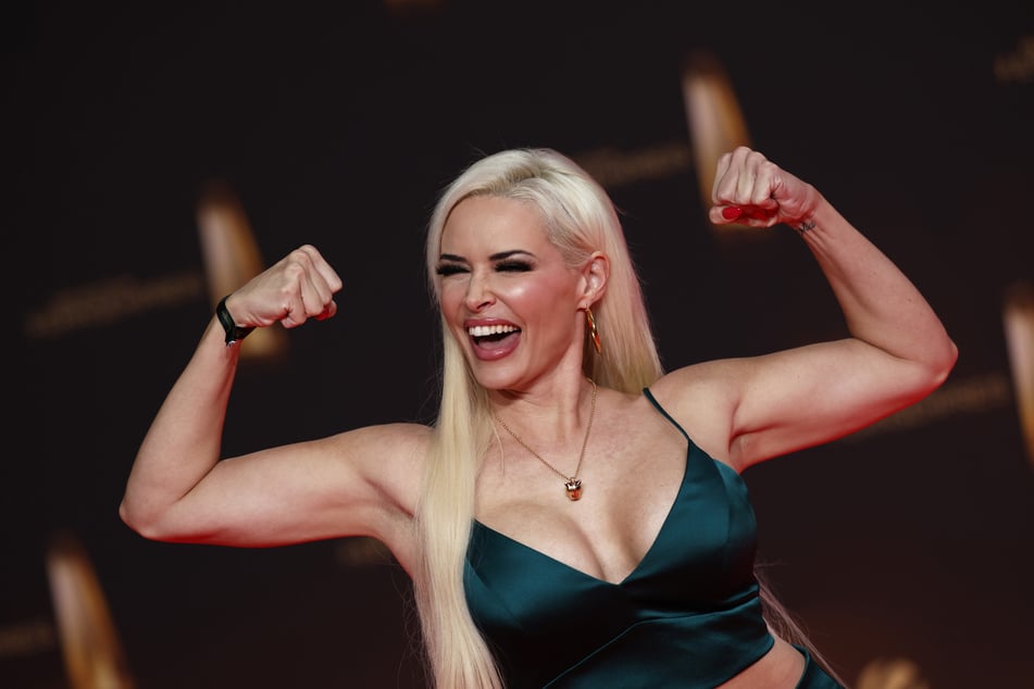 Bei der Verleihung des Deutschen Fernsehpreises im September zeigte Daniela Katzenberg (38) stolz ihre Muskeln.
