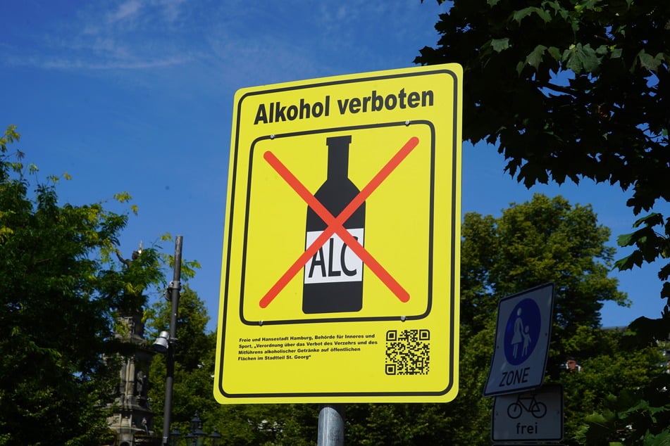 Seit dem 1. August gilt das bislang auf den Hauptbahnhof beschränkte Alkoholkonsumverbot auch für angrenzende Bereiche in St. Georg.