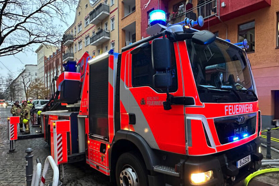 Die Feuerwehr war mit 70 Einsatzkräften am Brandort in der Liebenwalder Straße.