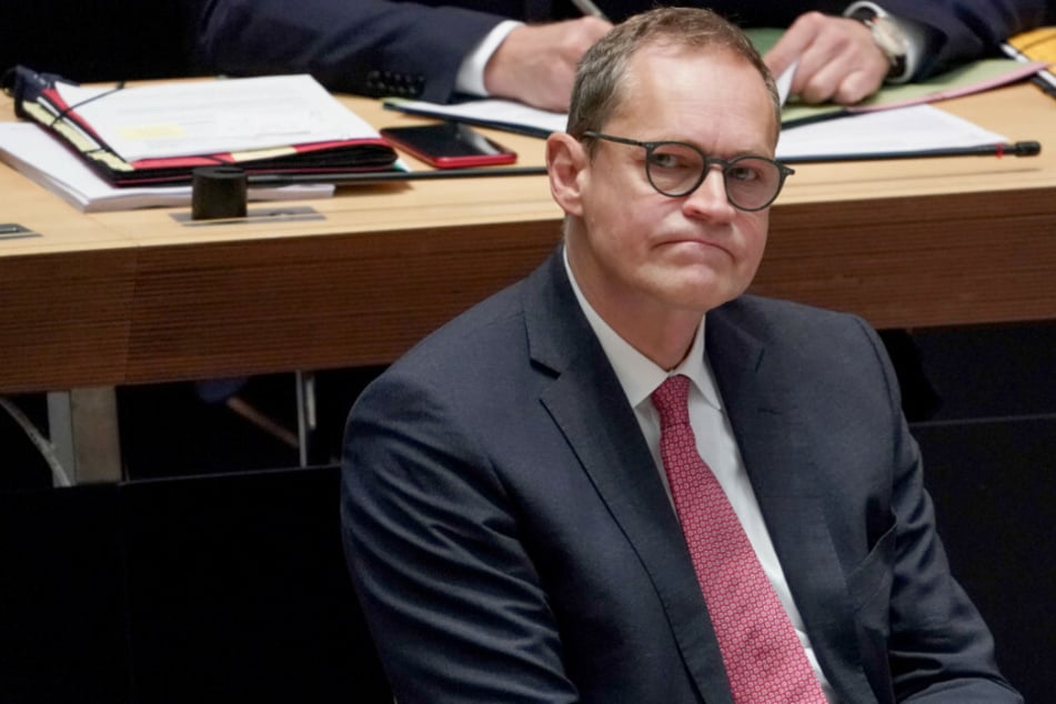 Michael Müller (SPD), Regierender Bürgermeister, nimmt an einer Plenarsitzung im Berliner Abgeordnetenhaus teil.