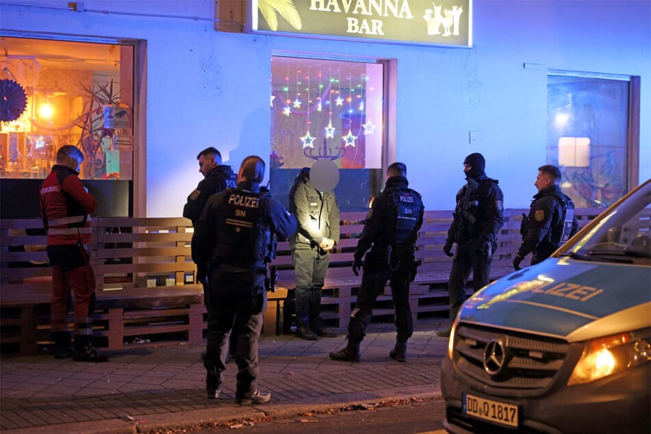 Der Täter wurde vor einer anderen Bar gefasst.