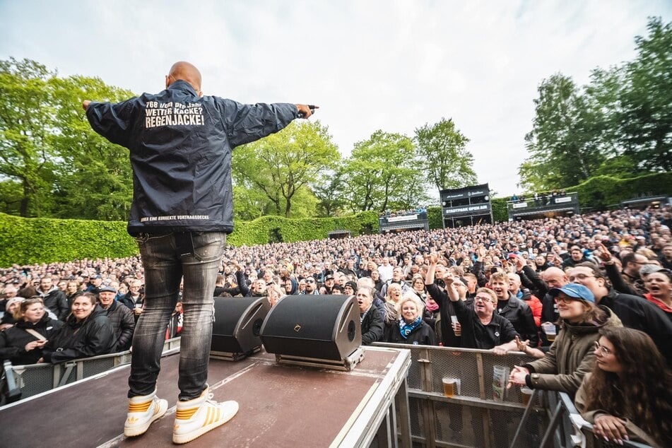 Auch nach 25 Jahren im Stadtpark begeistert Lotto King Karl noch immer die Massen.