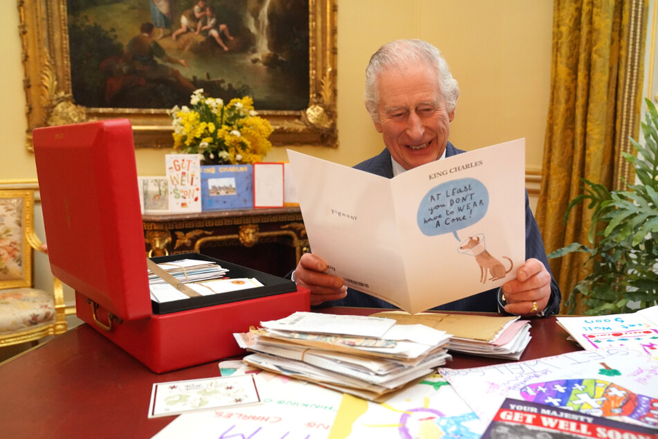 Etwa 7000 Karten und Briefe bekam der britische König aus aller Welt zugeschickt.