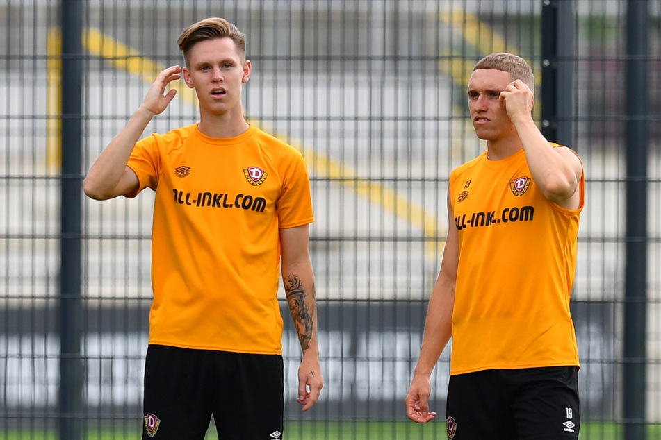 Luca Herrmann (22, r.) - hier beim Frisuren-Check mit Julius Kade (22) - kann wohl bald wieder für Dynamo auf dem Platz stehen.