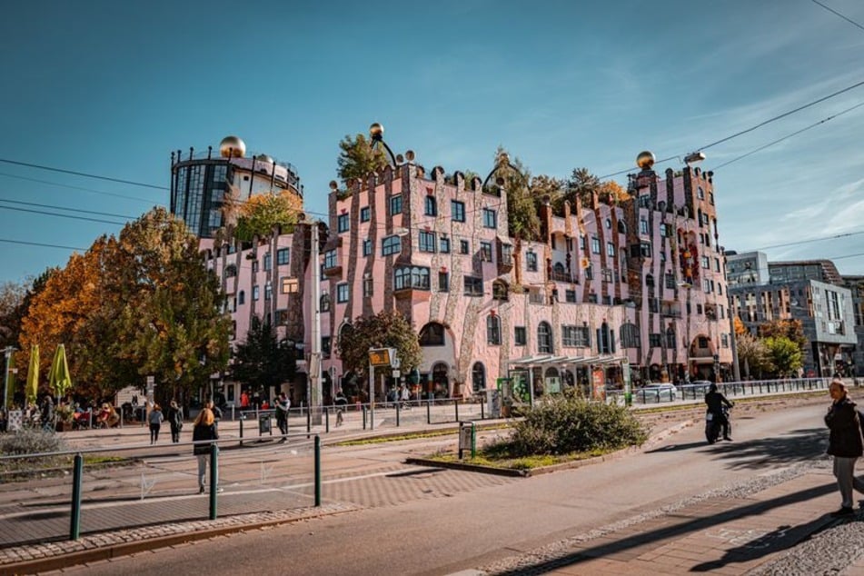 Hundertwassers "Grüne Zitadelle" ist nicht nur ein bestaunenswertes Wahrzeichen Magdeburgs: Das Theater im Gebäude bietet musikalischen Weihnachtsspaß. (Archivbild)