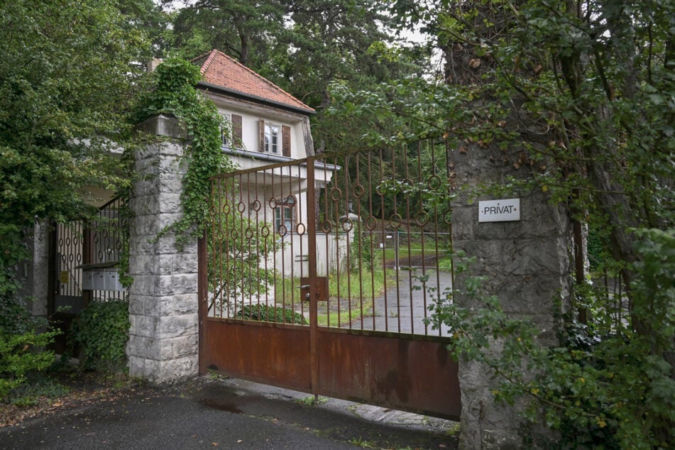Noch sind viele Fragen zur Versteigerung der Villa offen.