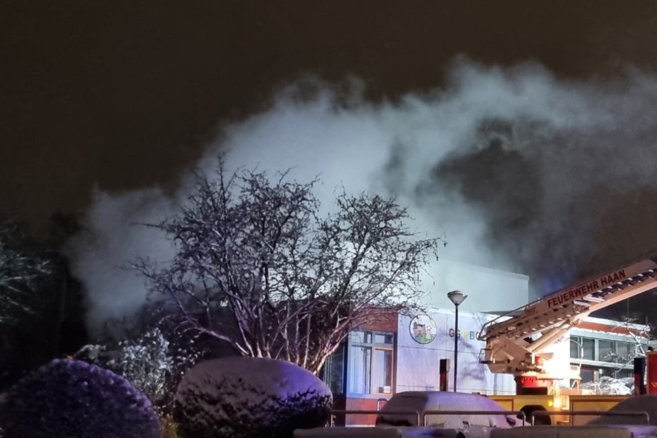 Von außen war die Rauchentwicklung stark sichtbar.