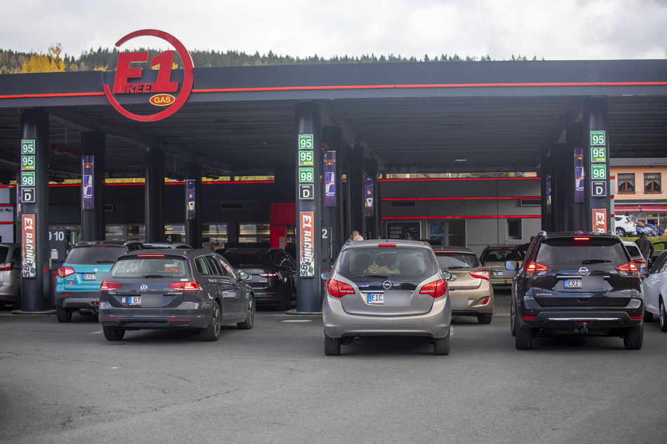 Benzinpreis-Hammer: Deutsche stehen Schlange in Tschechien