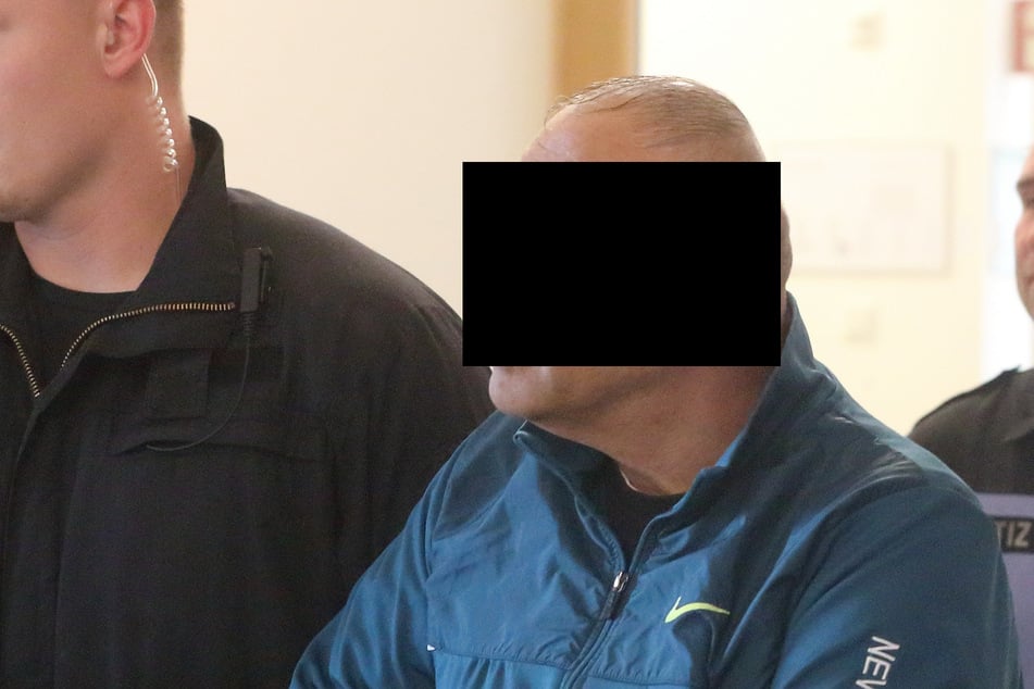 Eigentlich machte der Koch aus einer ungarischen Pizzeria "nur" Urlaub in Dresden. Nun muss Zsolt K. (50) in Sachsen hinter Gitter.