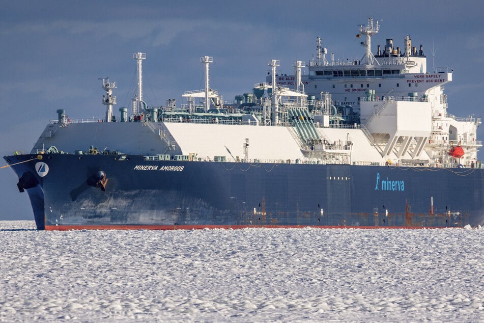 Schiffsunglück im Mittelmeer: "Plötzliche Explosion" lässt russischen Tanker sinken