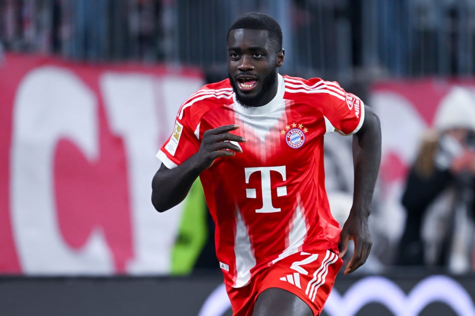 Dayot Upamecano (27) lässt sich Zeit mit seiner Unterschrift.