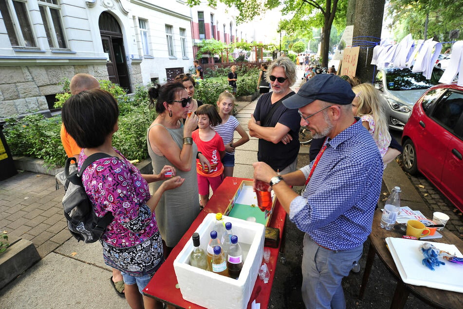 Die Grünen wünschen sich verkehrsberuhigte "Flaniermeile auf Zeit". So ähnlich könnte das dann im Sommer aussehen.