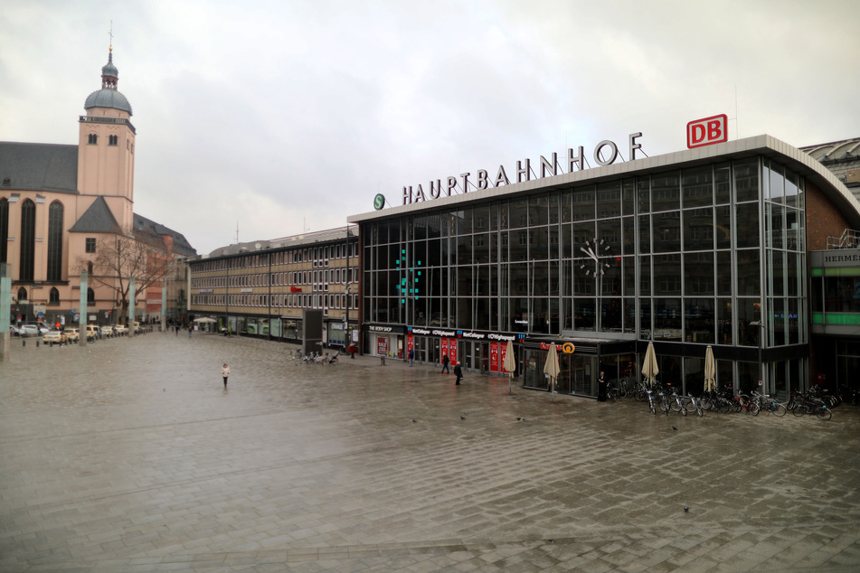 Auch in Köln bleibt das Wetter grau.