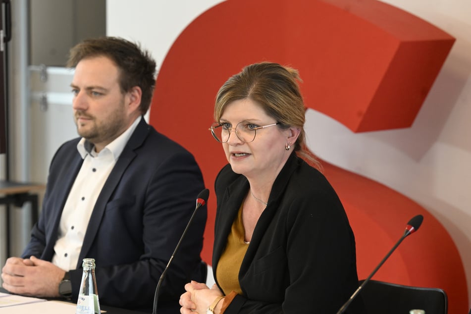SPD-NRW-Generalsekretär Frederick Cordes (40, l.) hält das Video des Ministerpräsidenten für inszeniert.