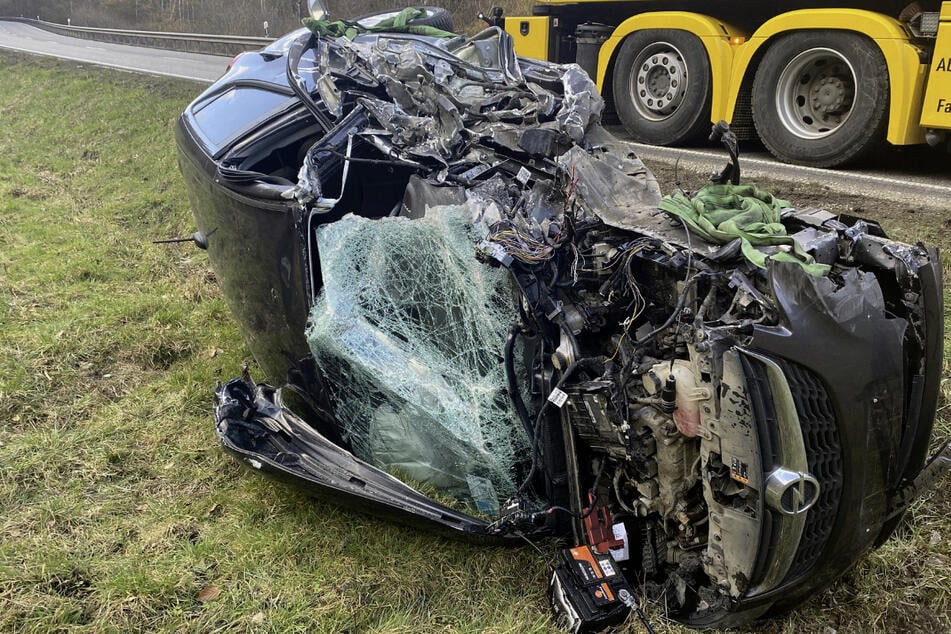 Der Opel wurde schwer beschädigt, der Fahrer aber glücklicherweise nur leicht verletzt.