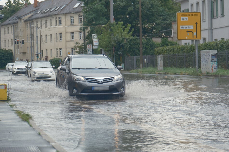 In Leipzig standen am Freitagnachmittag Straßen unter Wasser.