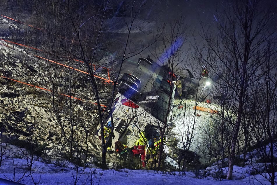 Bei einem Bus-Unfall auf den Lofoten starben am Donnerstag drei Menschen.