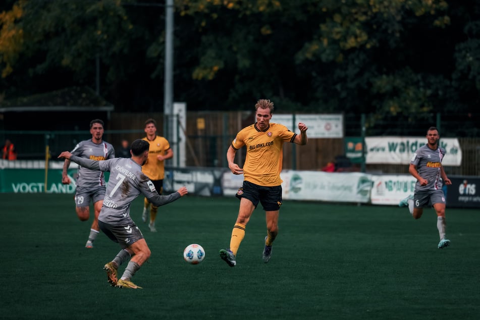 Beim Test gegen Regensburg in Auerbach war Vincent Vermeij für Dynamo erstmals in einem Spiel am Ball.