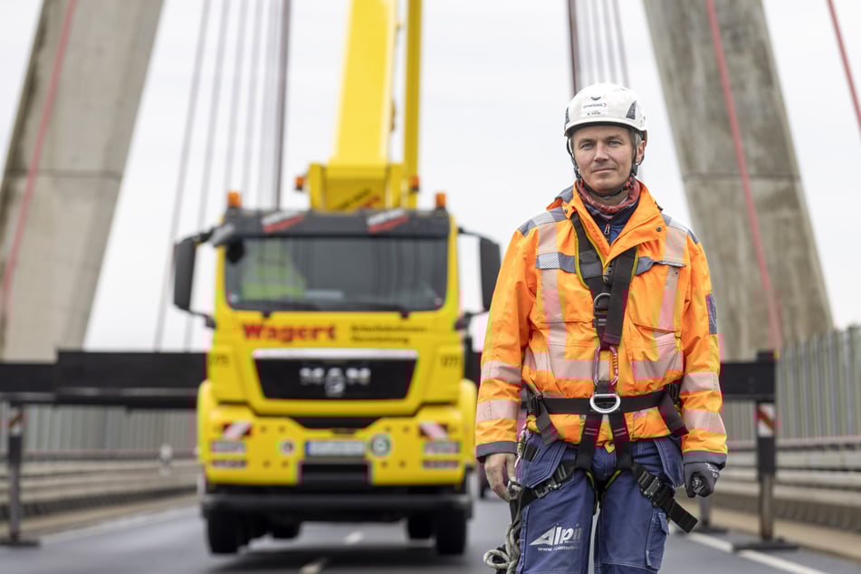 Diplom-Ingenieur Michael Köhler (40) war für die Prüfung von Tragseilen und Verankerungen zuständig.
