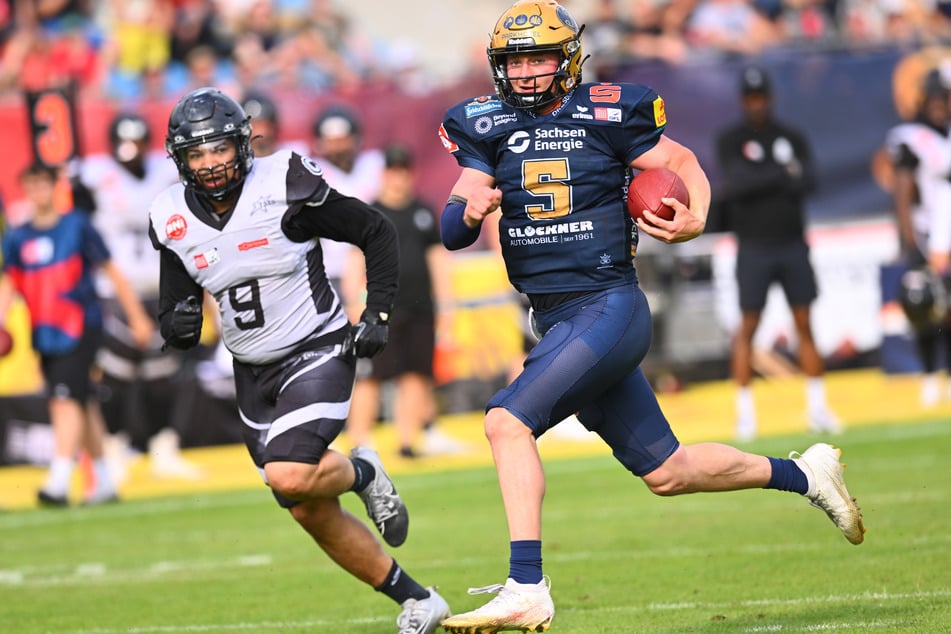 Dresdens Quarterback Rocky Lombardi (27, r.) soll bei der Hitze eher cool bleiben.