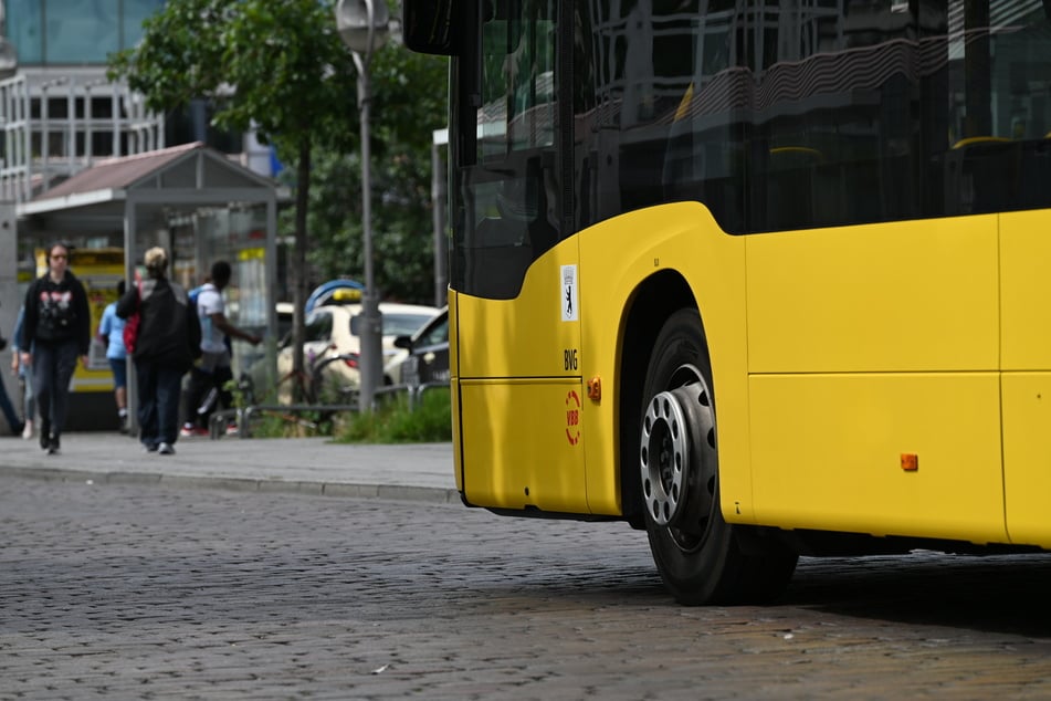 Der 45-jährige Busfahrer konnte einen Zusammenstoß nicht mehr verhindern. (Symbolbild)