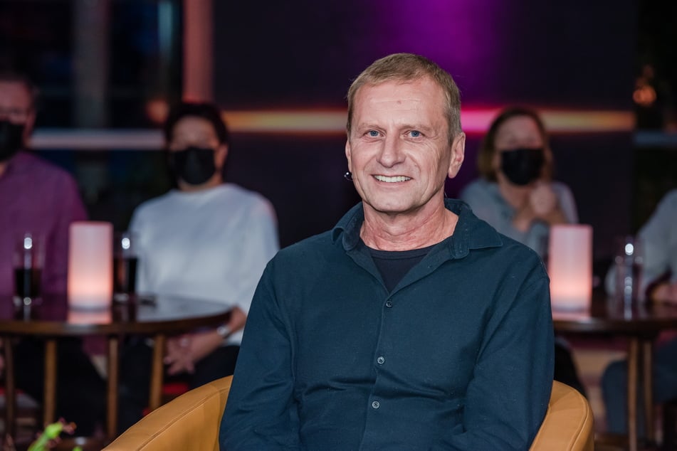 TV-Publikumsliebling Jörg Gräser war im Oktober in der MDR-Talkshow Riverboat zu Gast und berichtete dort über seine Löwen-Familie.