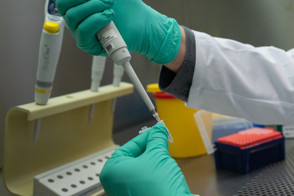 Trotz derzeit sinkender Inzidenzen wird vor einer realen Gefahr durch Coronavirus-Mutationen in Deutschland gewarnt. (Symbolbild)