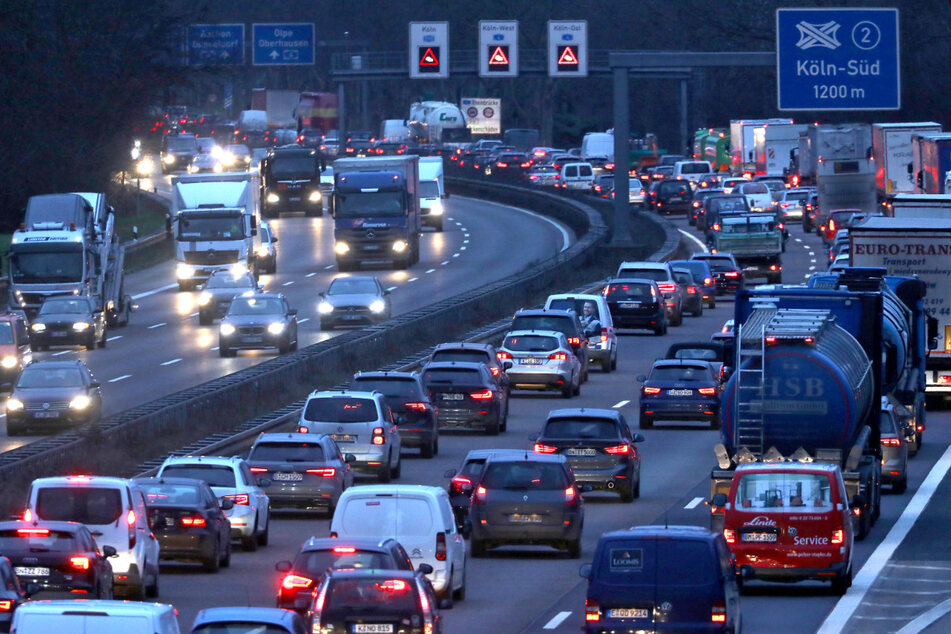 Mit Staus und stockendem Verkehr müssten Autofahrer während der Osterferien auch auf dem gesamten Kölner Autobahnring (A1/A3/A4) rechnen.