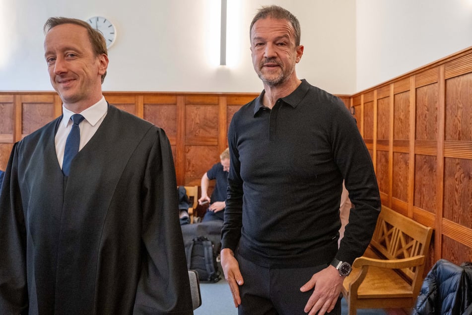 Der Rauswurf von Fredi Bobic (53, r.) bei Hertha BSC beschäftigt das Gericht schon länger.