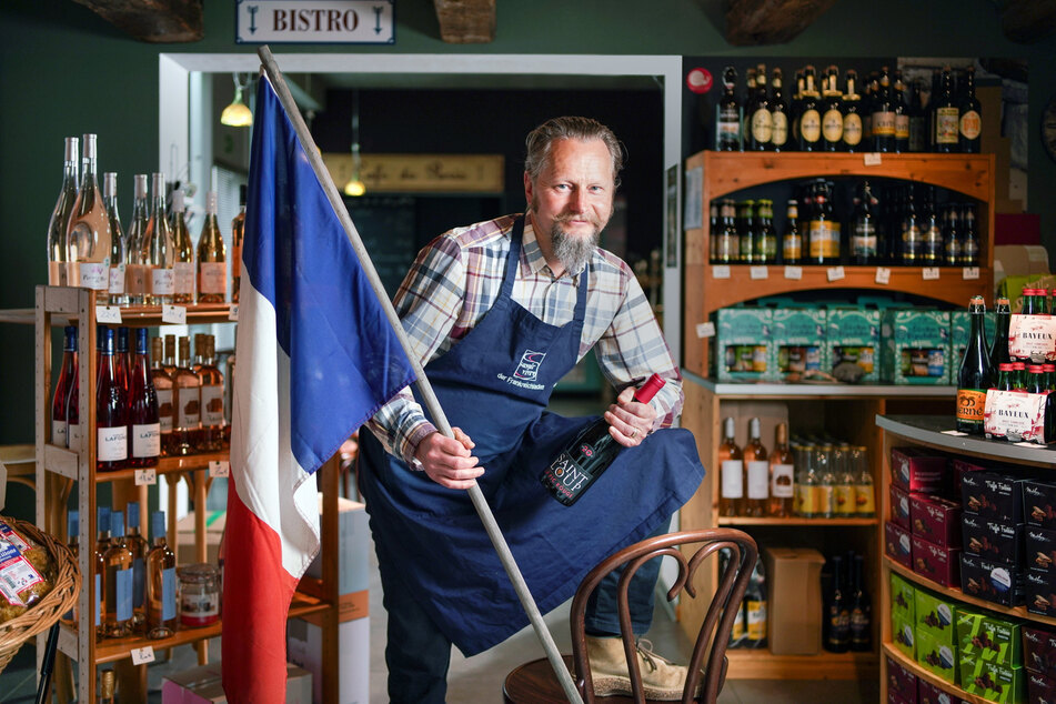 Frankreich-Liebhaber und Lebemann Uwe Sochor (53) zieht mit seinem Delikatessen-Geschäft um.