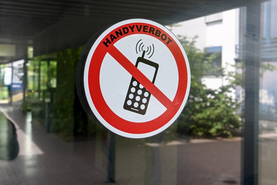 An vielen Schulen gilt bereits ein Handyverbot. (Symbolfoto)