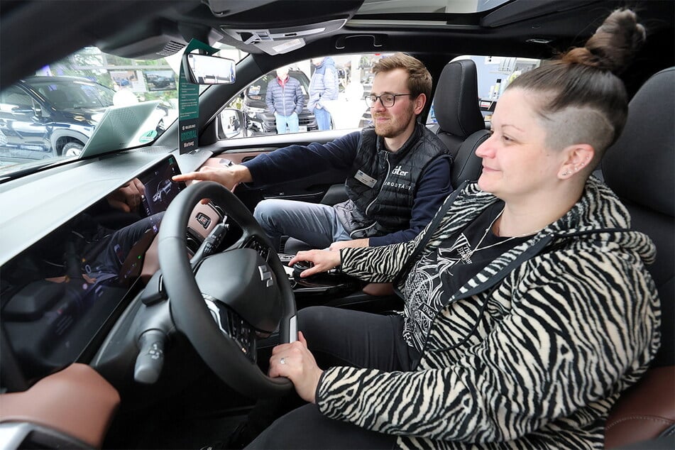 Im Autohaus Reuter trifft dieses moderne Fahrzeug auf Erfahrung, Persönlichkeit und echtes Handwerk. Eine Kombination, die den Einstieg in die Elektromobilität besonders attraktiv macht.