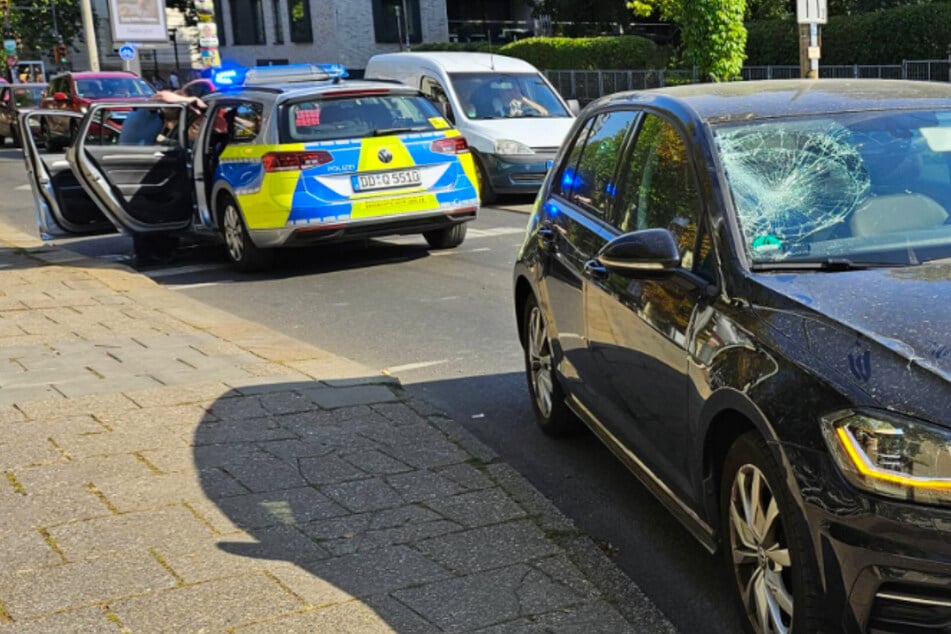 Leipzig: Radfahrer von VW erfasst und über Motorhaube geschleudert