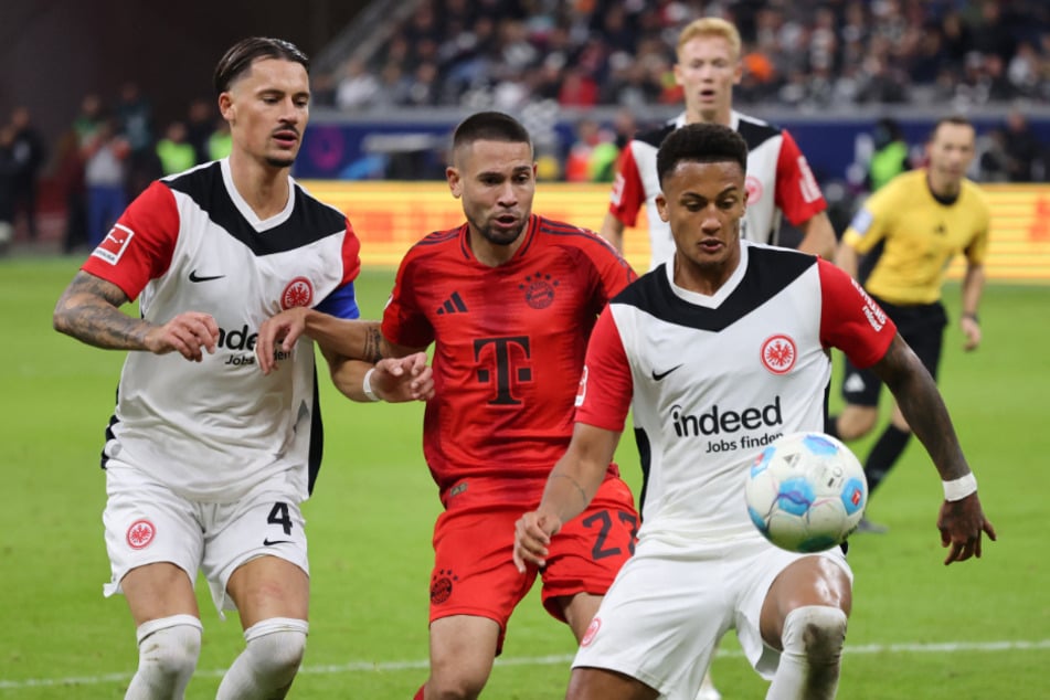 Eintracht Frankfurts Innenverteidiger-Duo Tuta (25, r.) und Robin Koch (28, l.) könnten den Verein noch in diesem Sommer verlassen.